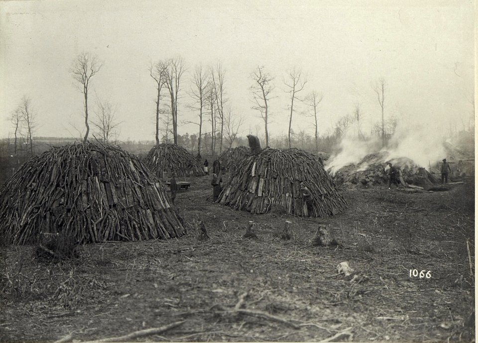 Holzkohlenmeiler im Abschnitt der 4. k.u.k. Armee (BildID 15684423)