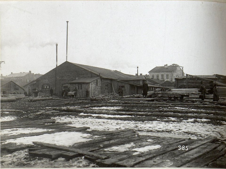 Holzverarbeitung im winterlichen Galizien (BildID 15683204)