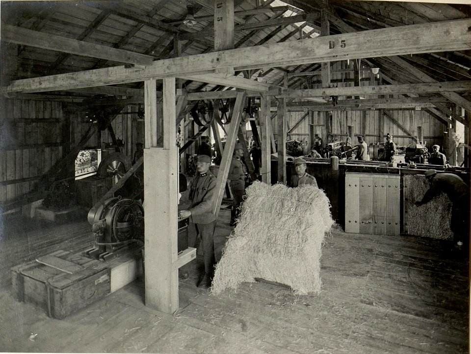 Holzwollefabrik in Villach.Elektr. Antrieb der Ballenpresse. Aufgenomme am 24. Juli 1916. (BildID 15477660)