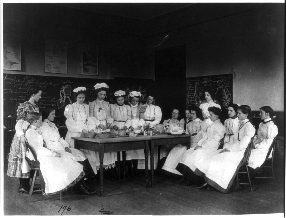 Home economics class, 2nd Division LCCN2001703614