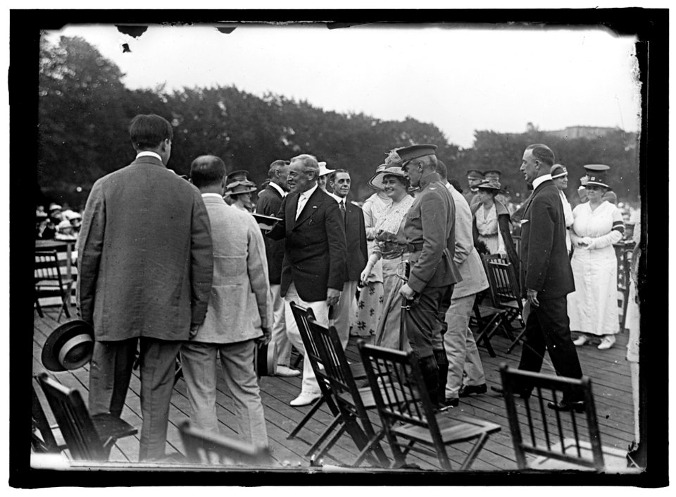 HOME GUARD. ORGANIZATION OF GOVERNMENT CLERKS, D.C. PRESIDENT AND MRS. WILSON, COL. HARTS, ETC. ARRIVING FOR REVIEW LCCN2016868070