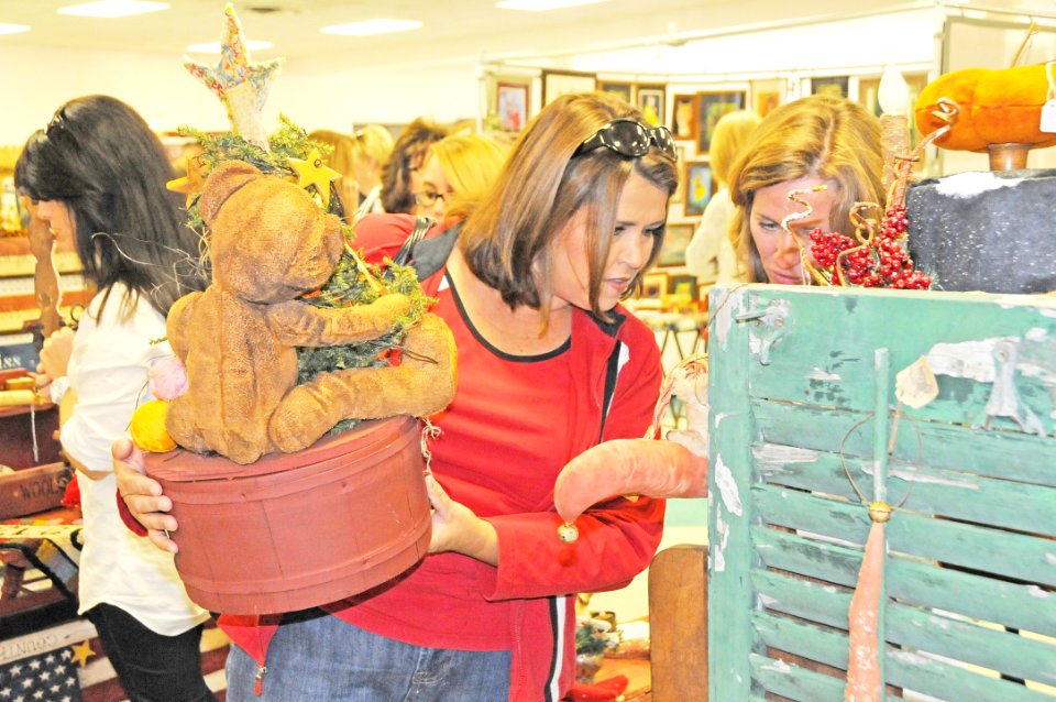 Hollyday Mart participants, vendors, volunteers sought (6257142111)