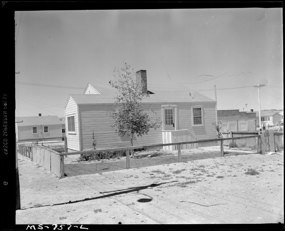 Home of miner in company housing project. Union Pacific Coal Company, Stansbury Mine, Rock Springs, Sweetwater... - NARA - 540584