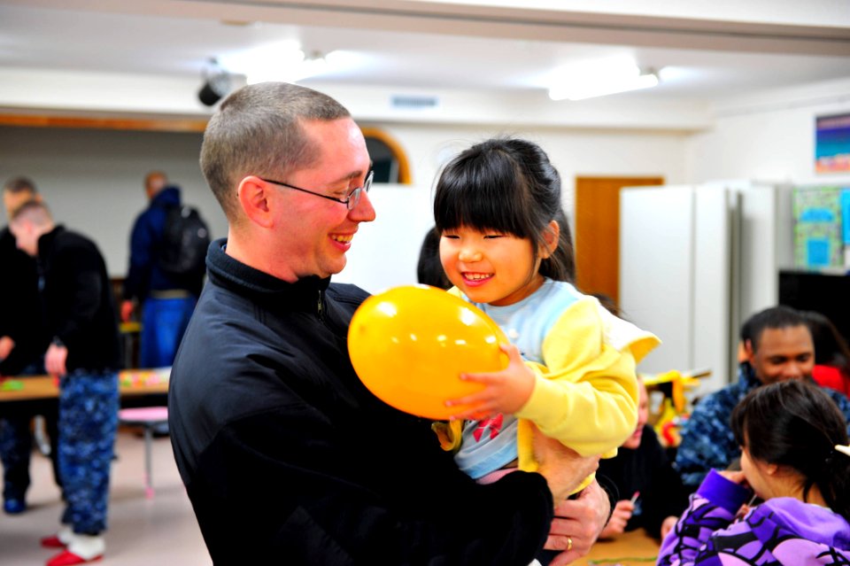Holiday event 141220-N-KG618-120
