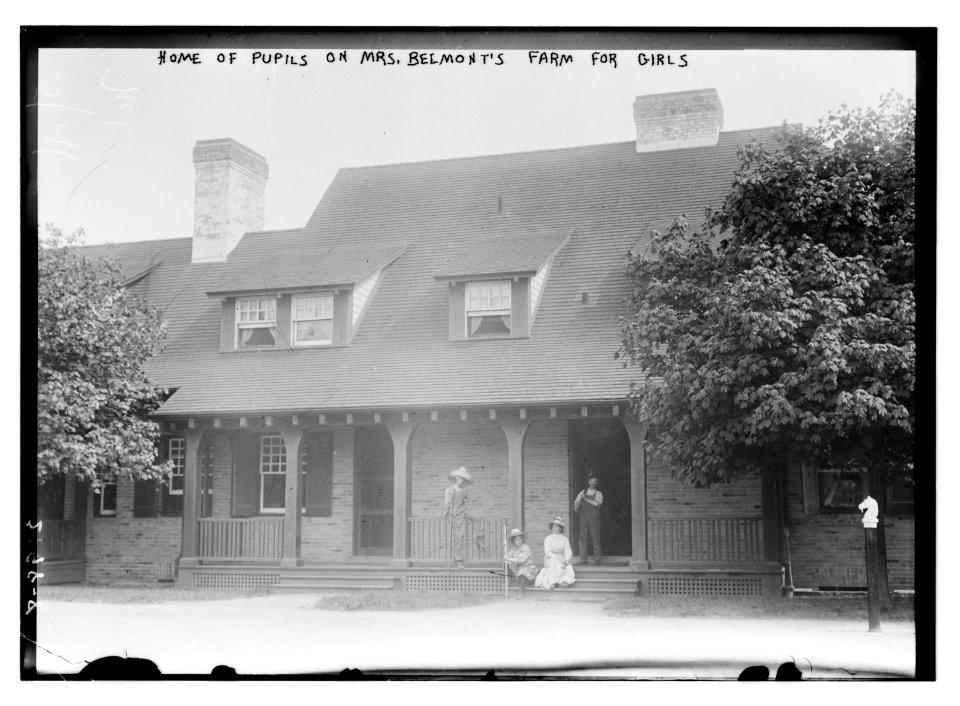 Home of pupils on Mrs. Belmont's farm for girls LCCN2014689195