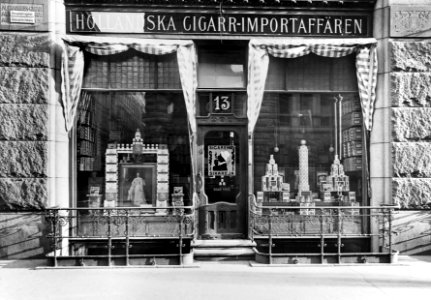 Holländska Cigarrimportaffären Aleksanterinkadulla - N37417 (hkm.HKMS000005-000017go)