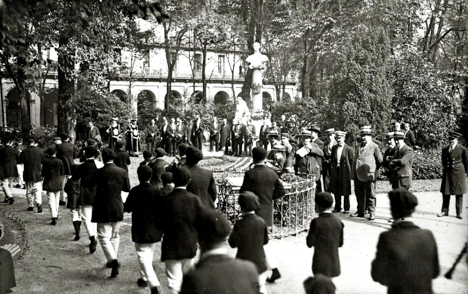 Homenaje a Usandizaga en la plaza de Gipuzkoa (1 de 5) - Fondo Car-Kutxa Fototeka