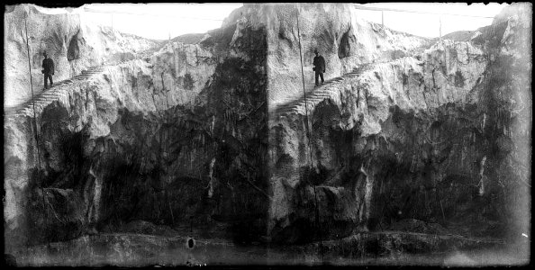 Home treballant a les mines de sal de Cardona (AFCEC TORRAS D 4791)