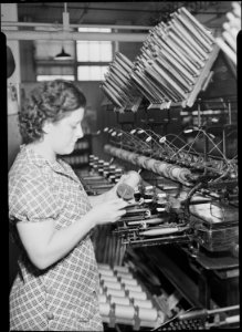 Holyoke, Massachusetts - Silk. William Skinner and Sons. Quilling crepe. - NARA - 518309