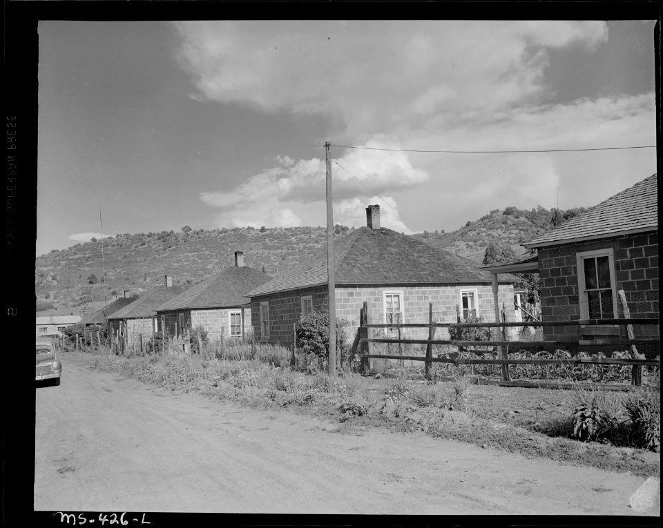 Homes for miners in company housing project. The Bear Canyon Coal Company, Bear Canyon ^6 Mine, Vallorso, Las Animas... - NARA - 540407