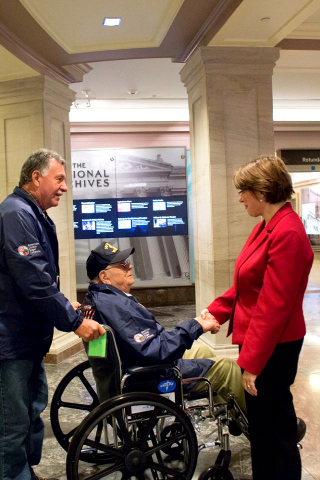 Honor Flight 20151019-01-023 (22338422215)