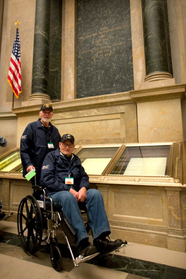 Honor Flight 20151019-01-029 (21717325523)