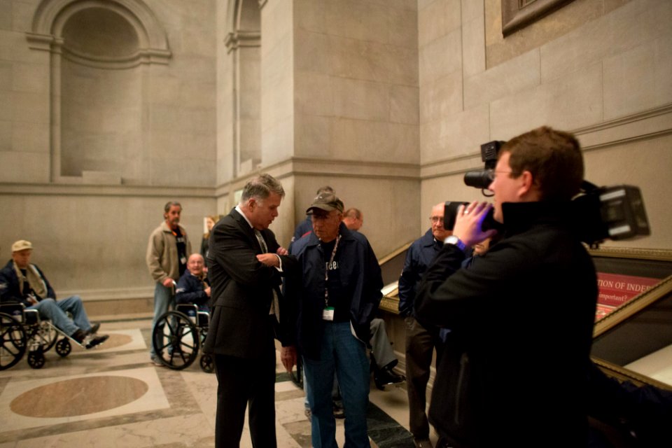 Honor Flight 20151019-01-037 (22325385072)