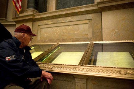 Honor Flight 20151019-01-049 (22151542259)