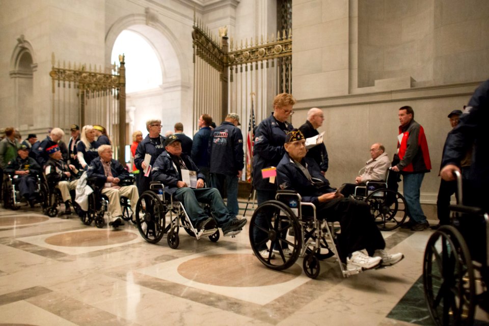 Honor Flight 20151019-01-067 (22312339496)