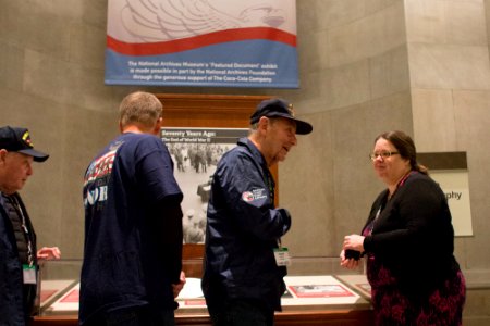 Honor Flight 20151019-01-061 (21715619664)