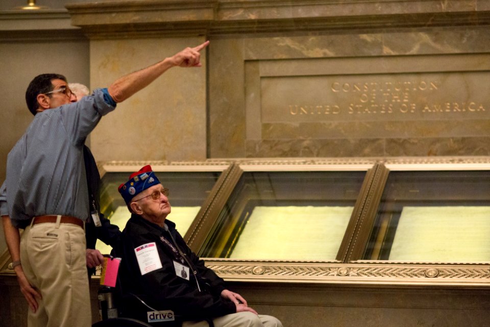Honor Flight 20151019-01-085 (22150342630)
