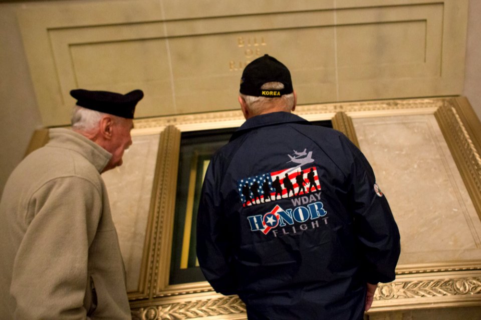 Honor Flight 20151019-01-095 (22312323036)