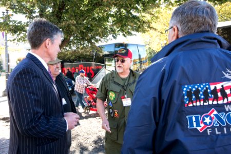 Honor Flight 20151019-01-127 (22338347405)
