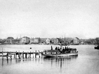 Honoratioren auf der Fördedampfer LORELEY (Kiel 44.712)