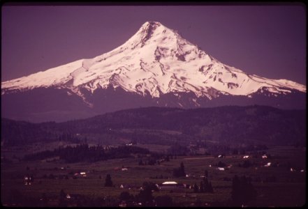 Hood-river-valley-and-the-northeast-face-of-mt-hood-showing-the-eliot-coe-and-ladd-glaciers-051973 4271596899 o