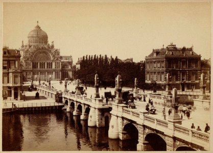 Hoogesluis met Paleis voor Volksvlijt photo