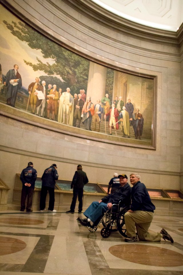 Honor Flight 20151019-01-044 (22325322402)