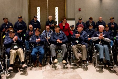 Honor Flight 20151019-01-078 (22338384895)