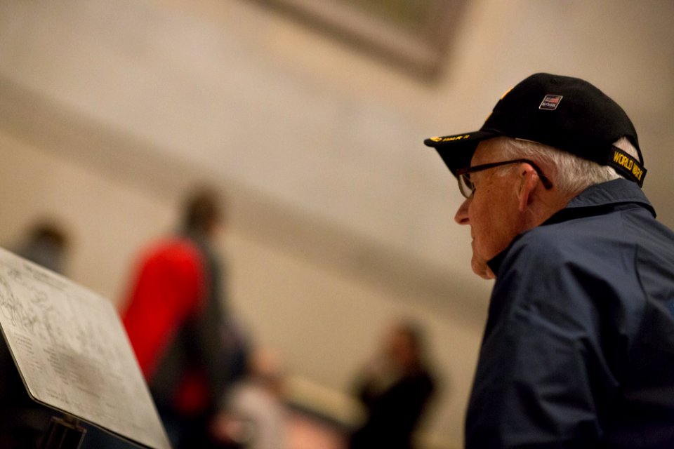 Honor Flight 20151019-01-086 (22151517789)