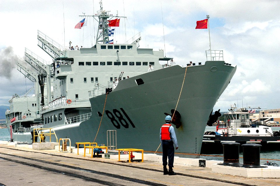 Hongzehu (AOR 881) docks at Pearl Harbor 060906-N-4856G-051 0TWVK