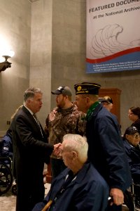 Honor Flight 20151019-01-054 (22349024501)