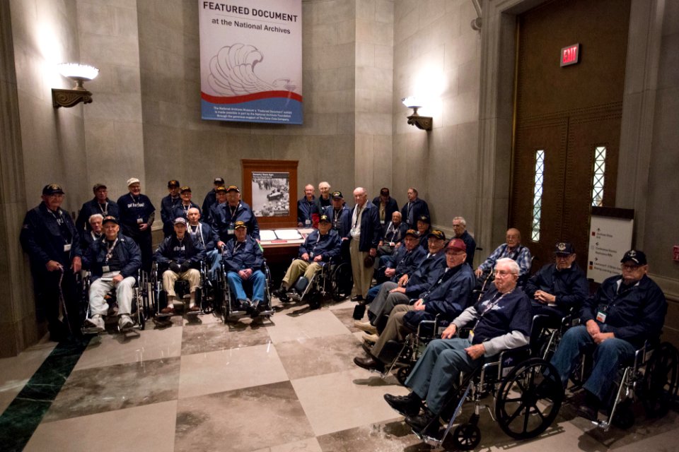 Honor Flight 20151019-01-080 (22150346380)