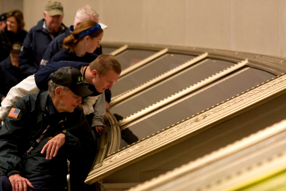 Honor Flight 20151019-01-084 (22312330646)