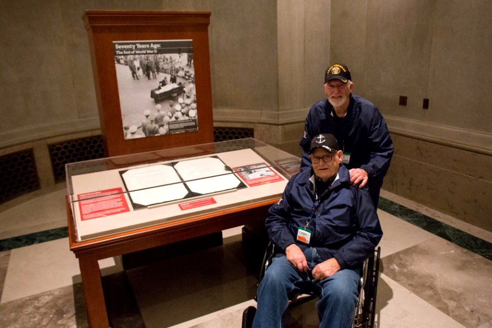 Honor Flight 20151019-01-088 (22150629928)