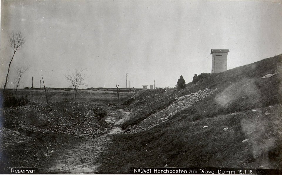 Horchposten am Piave-Damm 19.1.18. (BildID 15614250)