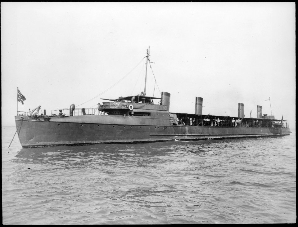 Hopkins (DD6). Port bow, 1908 - NARA - 513021