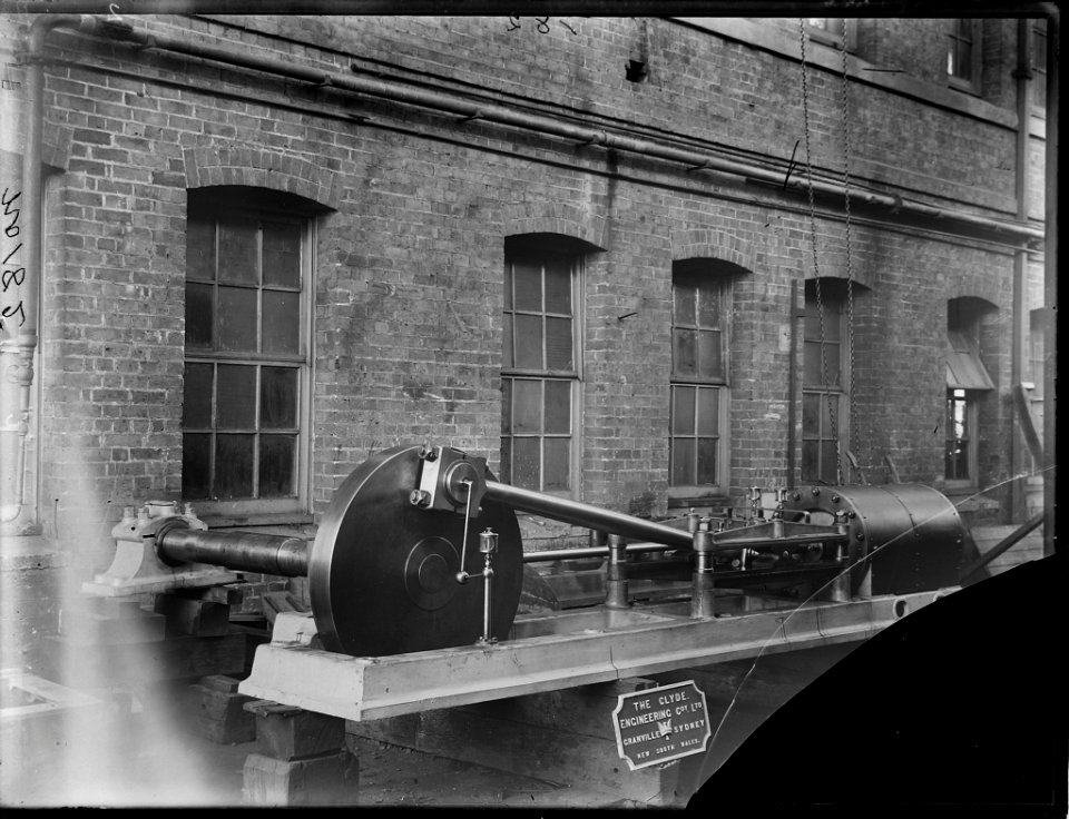 Horizontal steam engine from The Powerhouse Museum