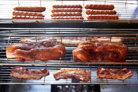Barbecues duck smoked pork