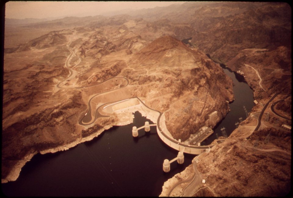 Hoover-dam-on-the-colorado-river-lake-mead-waters-on-left-may-1972 7136418305 o