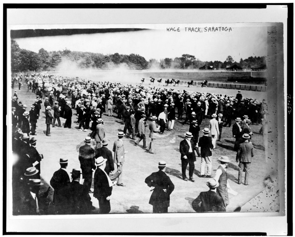 Horse racing - race track, Saratoga, July 1913 LCCN98506684