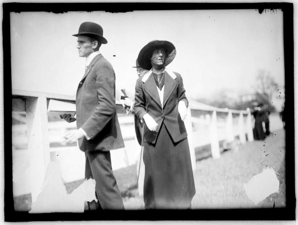 HORSE SHOWS LCCN2016863625