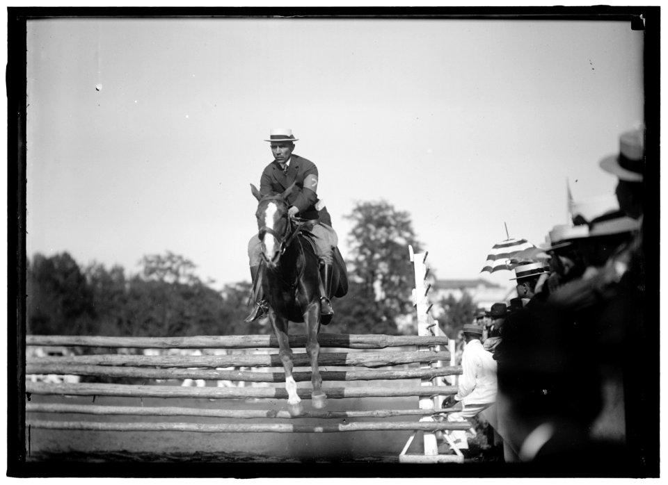 HORSE SHOWS LCCN2016866407