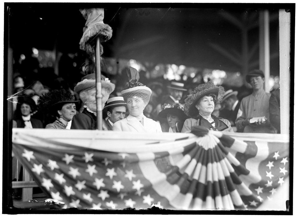 HORSE SHOWS. AT 55. MISS BONES AND DR. GRAYSON. IN FRONT, MISS MARGARET WILSON; MRS. WOODROW WILSON LCCN2016864584