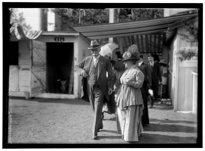 HORSE SHOWS. COL. ROBERT M. THOMPSON AND MRS. JOHN B. HENDERSON LCCN2016867141