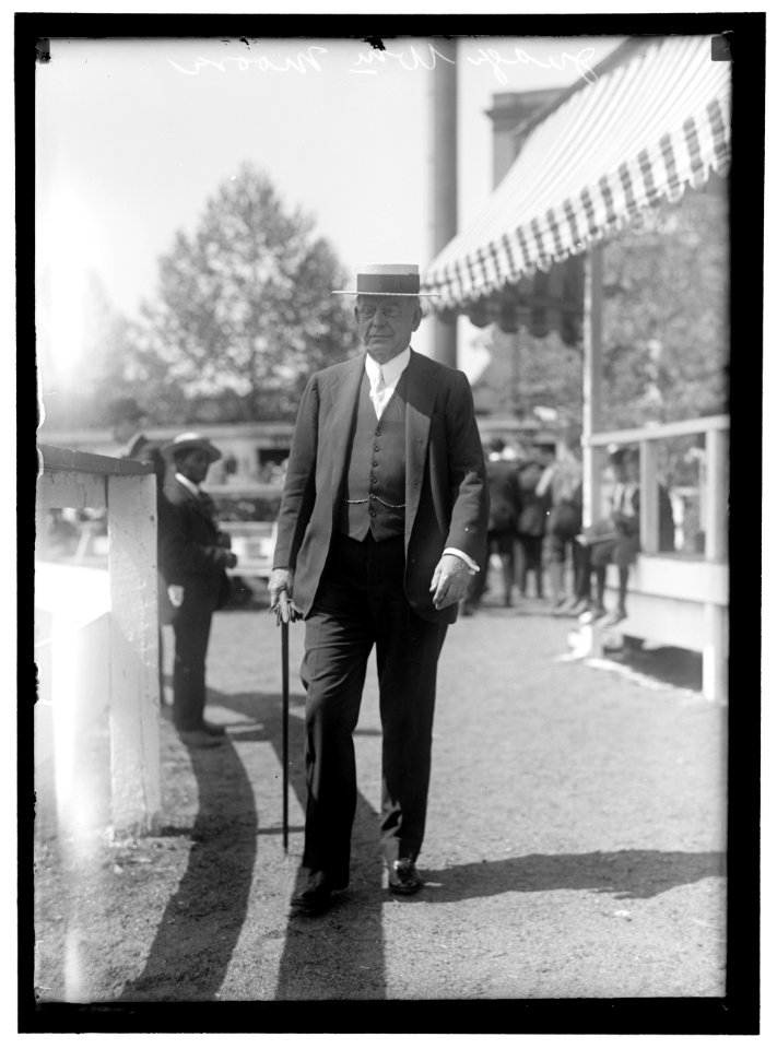 HORSE SHOWS. JUDGE WILLIAM H. MOORE LCCN2016867328