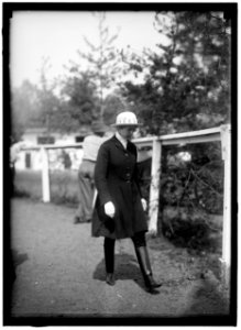HORSE SHOWS. MISS CATHARINE SCRIVEN LCCN2016866401