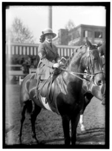 HORSE SHOWS. MISS ALICE MUNN LOC hec.07773