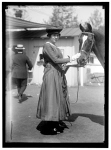 HORSE SHOWS. MISS CONSTANCE VAUCLAIN LCCN2016867341