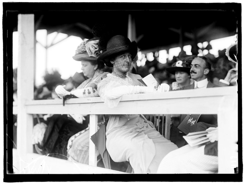 HORSE SHOWS. MISS HARRIET T. WADSWORTH LCCN2016863684