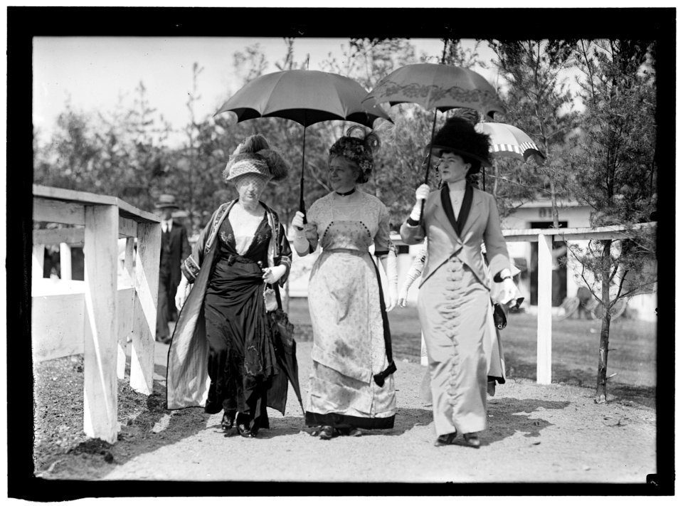 HORSE SHOWS. MRS. BURTON HARRISON; MRS. W.J. BRYAN; MRS. THOMAS F. WALSH LCCN2016864560